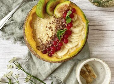 Cantaloupe smoothie bowl 6